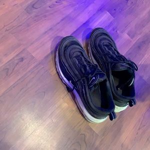 Nike air max 97 size 12 can fit for 11, feel flame